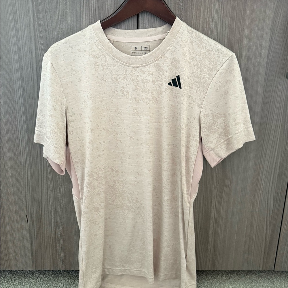 🚨Adidas Mens Tennis & Athletic Tee - Size Medium🚨